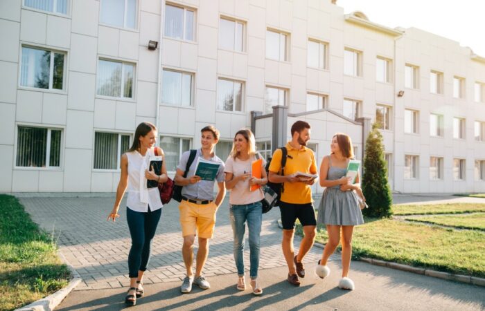 پیاده‌روی عکاسی: ثبت تصاویر خیره‌کننده شهری